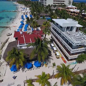 Chichis And Charlies Beachfront Isla Mujeres